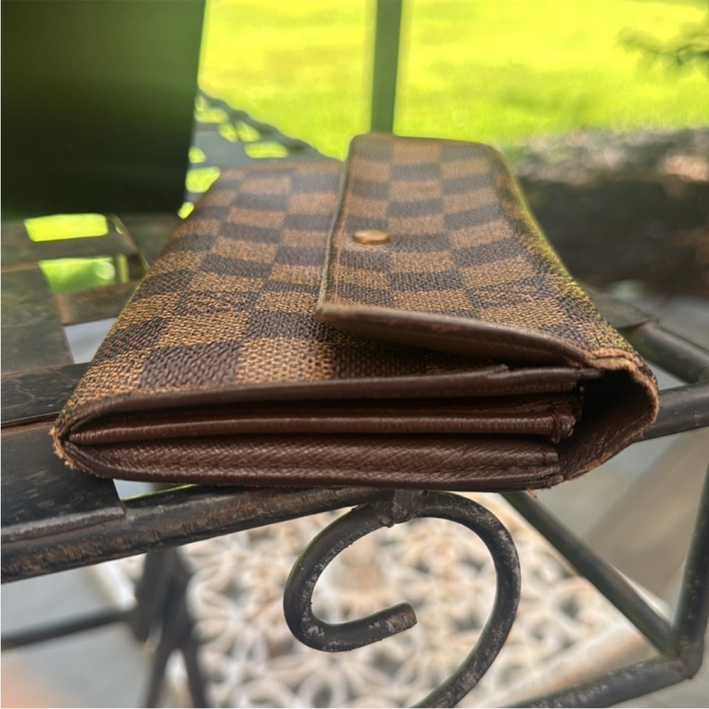 Louis Vuitton Checkered Wallet with Button Closure - Picture 12 of 12